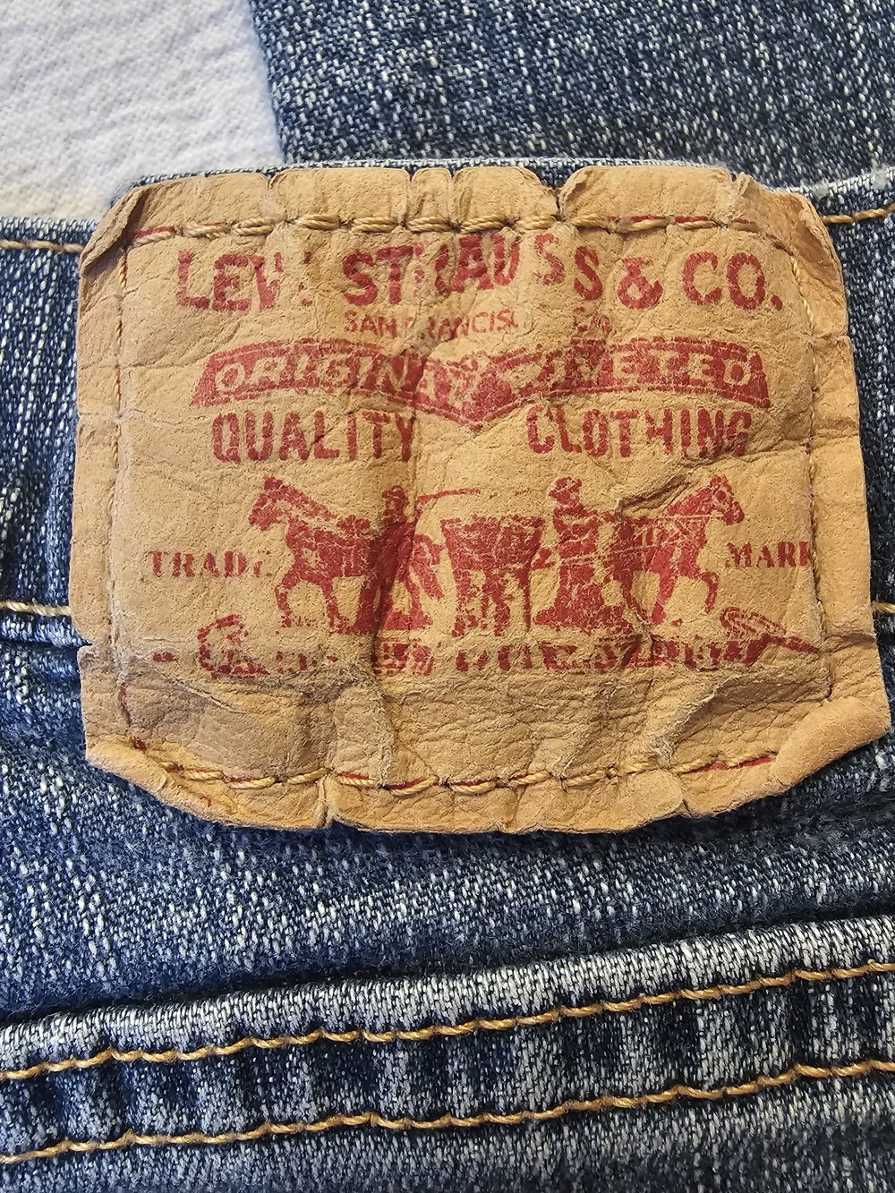 Vintage Levi's 550 Women's Relaxed Fit Tapered Jeans Distressed Blue Women 12 M - Picture 5 of 11